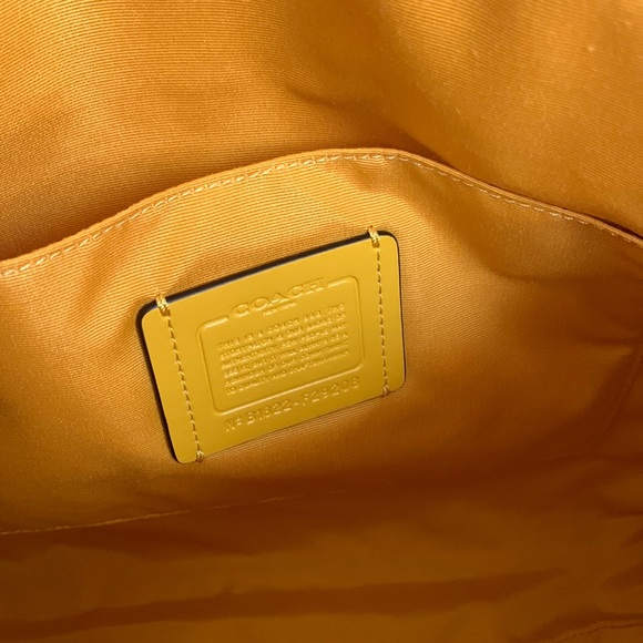 Coach - Picture 9 of 12